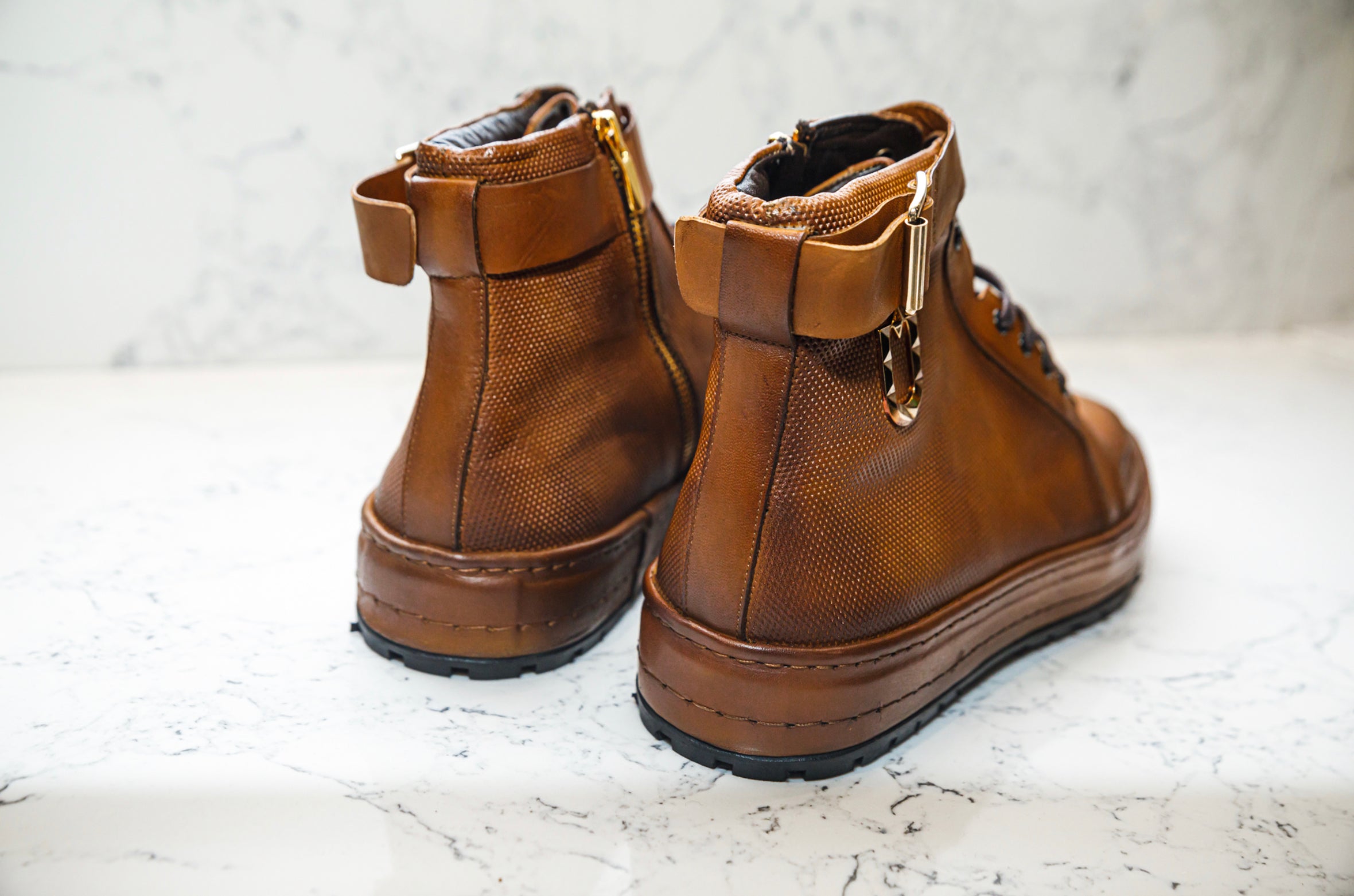 The Cognac High Top Sneakers - Sneaker by Urbbana